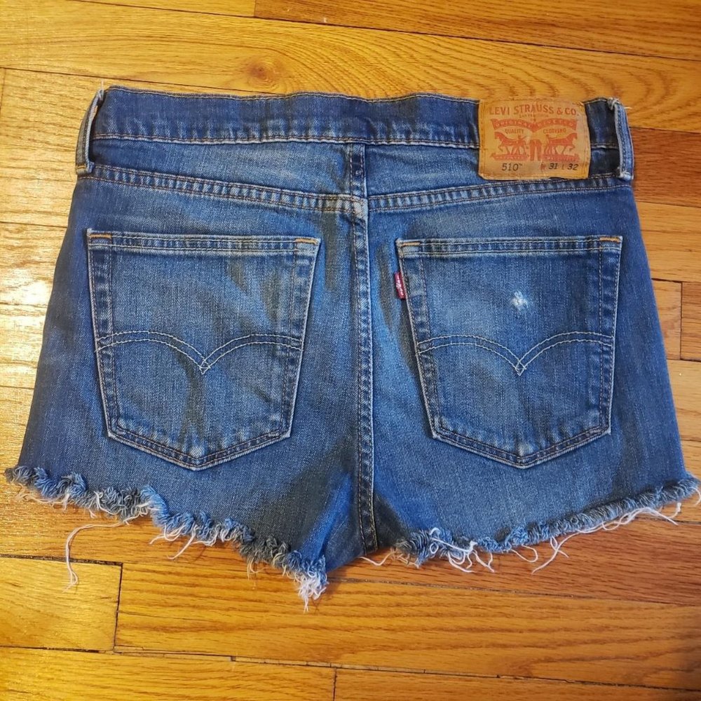 Levis 510 distressed, raw hem high waisted shorts ❤